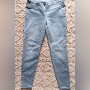 Women’s Light Wash Maternity Jeans - Under The Belly Pull On Jeggings, Size M